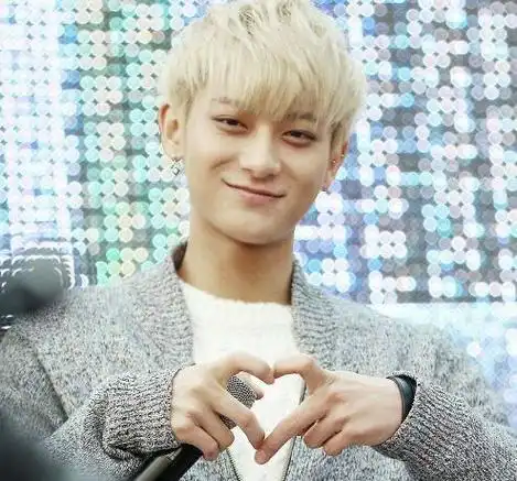 黄子韬比心,迷离的小眼神诱惑到你了吗?