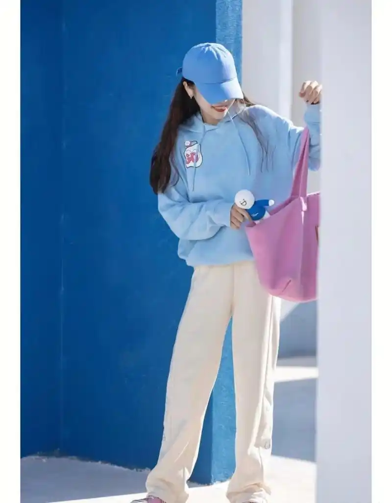 蓝白搭配真的可以治愈   天空是不是像白云一样晴朗温暖?