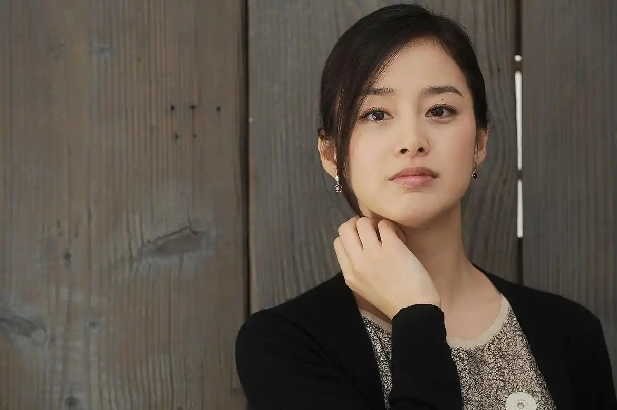 韩国影星金泰熙