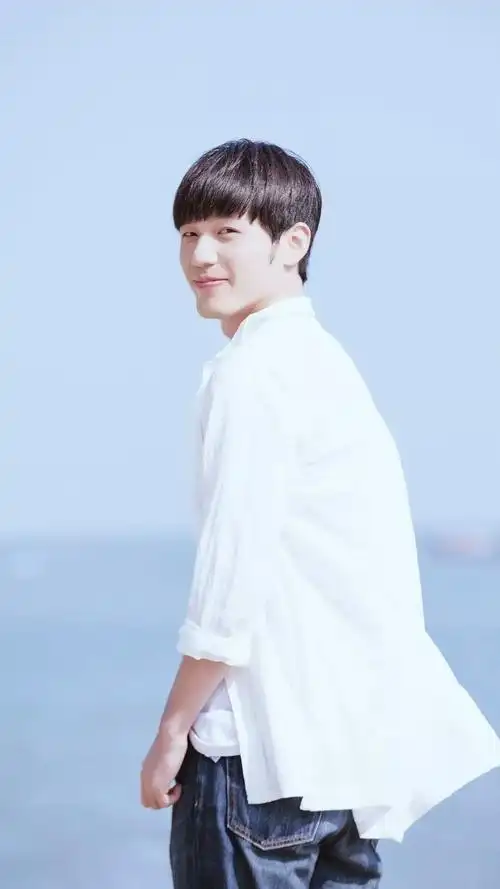 盘点男明星白衬衫图谁是你心中的白衬衫男神