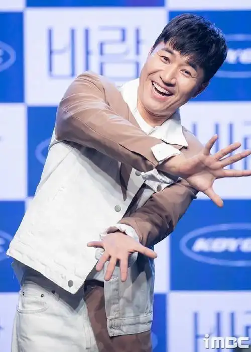 金钟旼是今年迎来出道25周年的韩国最长寿的混音组合高耀太的队长