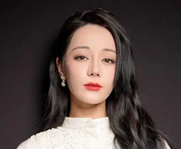 妆容老气显沧桑,入场待遇不如韩星|迪丽热巴|热巴|妆容_新浪新闻