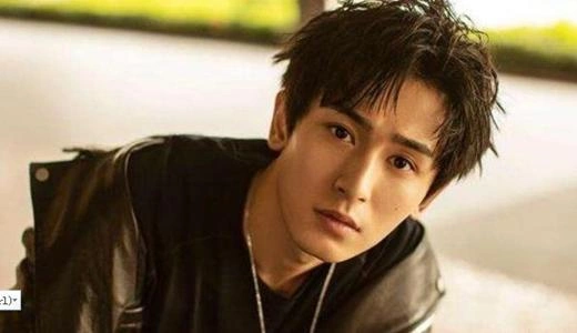 这是让他在娱乐圈沉浮十余年之后的一次巨大的收获,张哲瀚出道已久,长