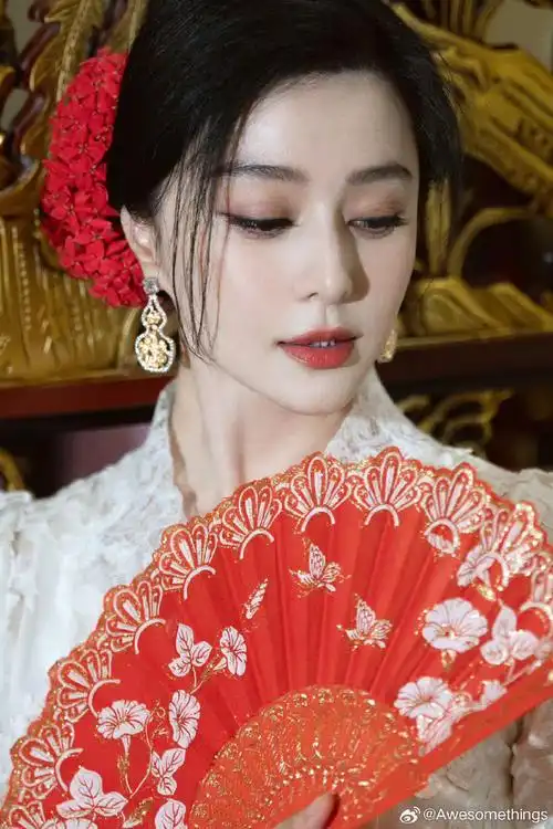 范冰冰 | 马六甲活动的三组造型,脸太能打了!