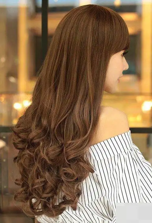 精制梨花烫发时尚不输优雅 美晕镜头的女生卷头发设计