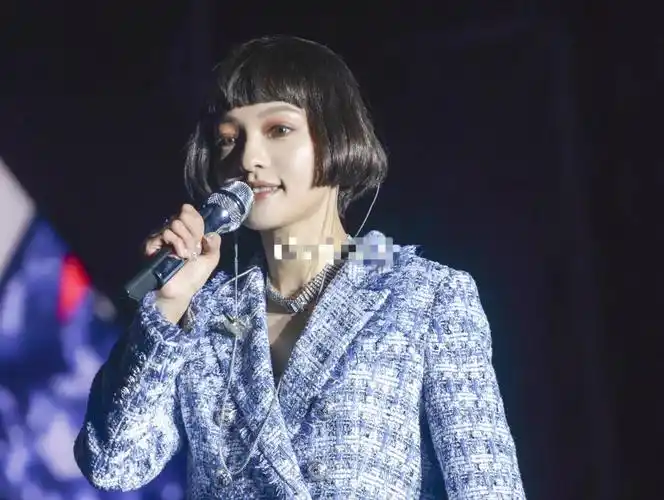 张韶涵新造型走偏,短发齐刘海,怎么看都很尴尬