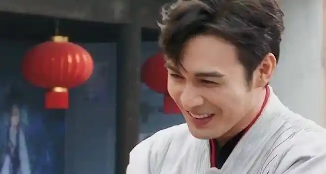 张彬彬王妃抱娃,手的位置很有讲究,跟抱景甜的时候不一样_宝宝_游戏