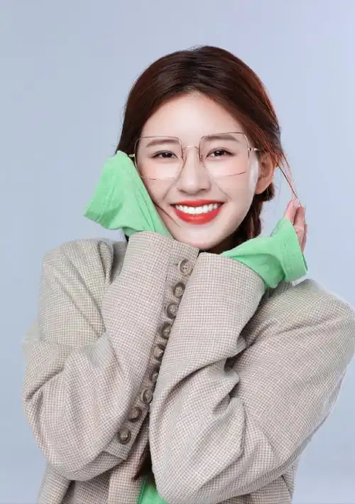 女明星金丝边眼镜造型大赏,你觉得哪位明星变化最大呢?