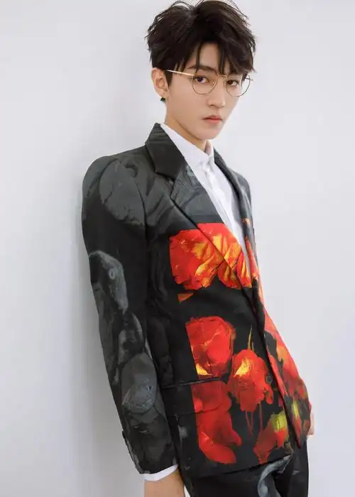 王俊凯749局全新拍摄路透评论区秒变马山后援会