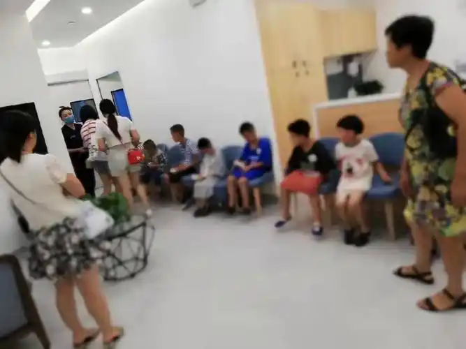 暑假带男孩去泌尿外科的,真的基本是妈妈吗?