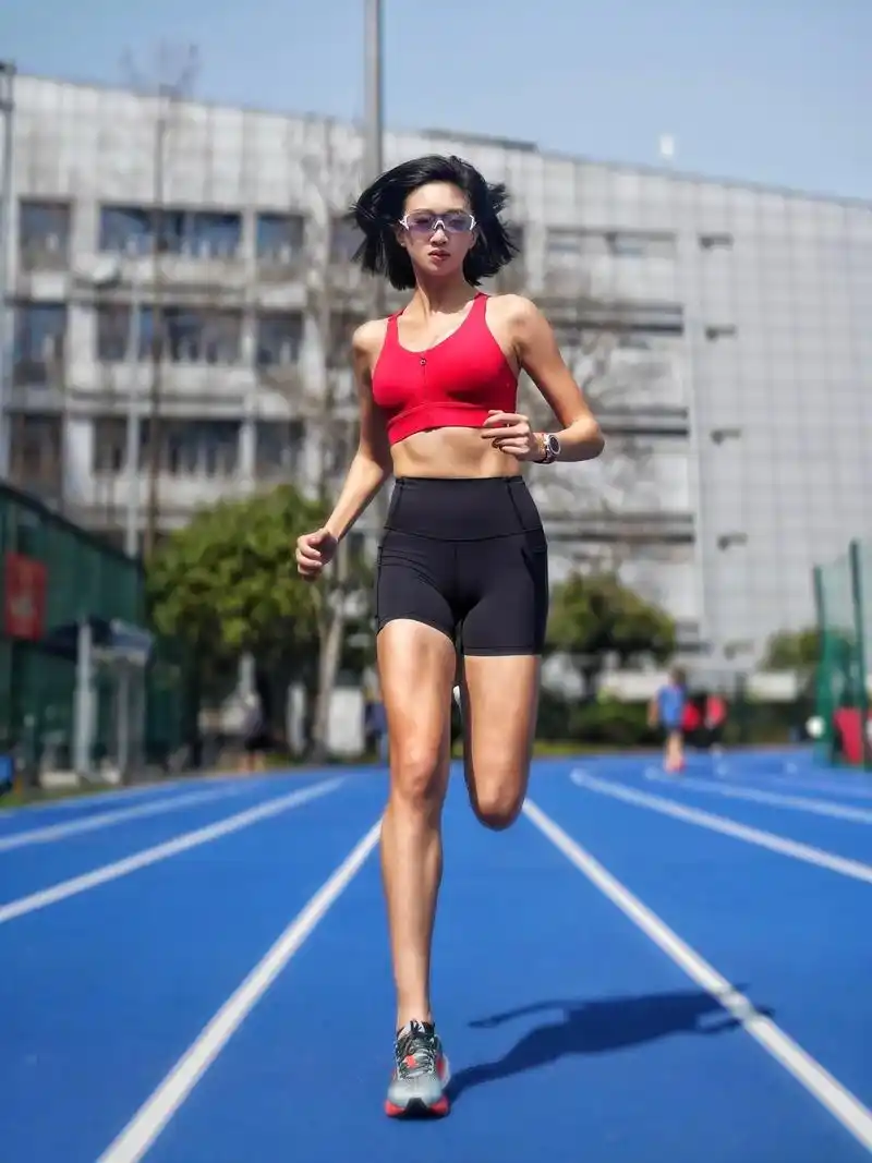 有股四头肌的女生很美7515腿粗也是健康啊.