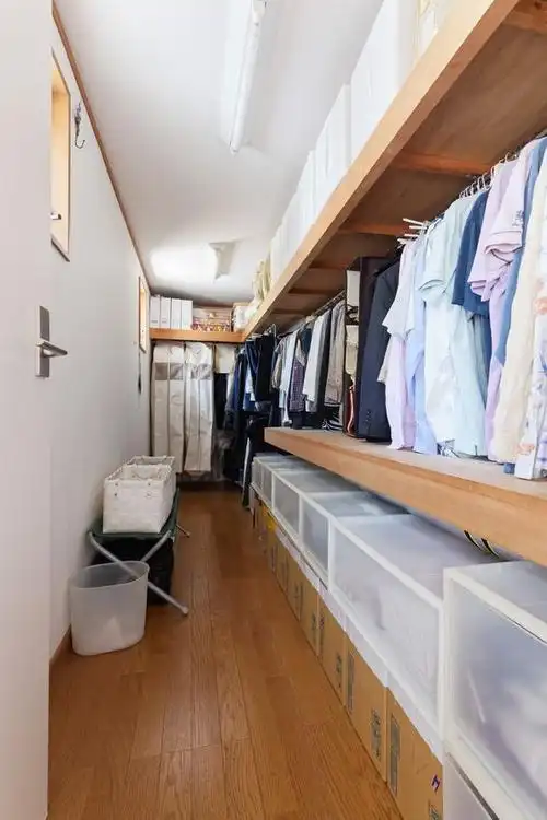 看日本人的衣帽间瞬间想拆家收纳简单整齐国内咋就不学学