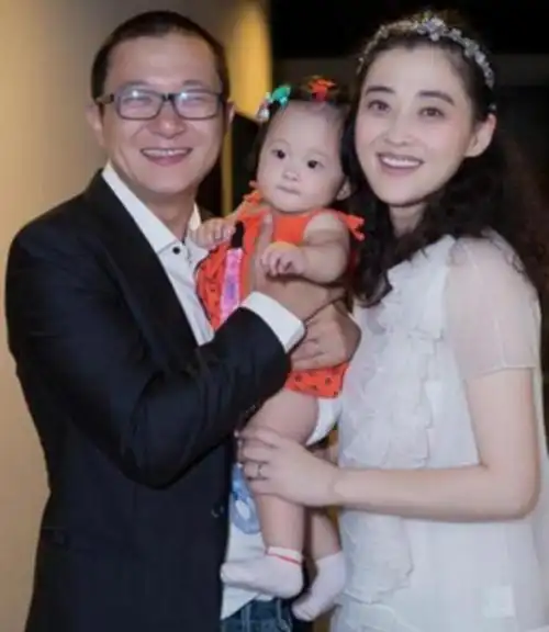 梅婷10岁女儿再演电影搭档宋佳赵又廷等演技派大合照站位抢镜