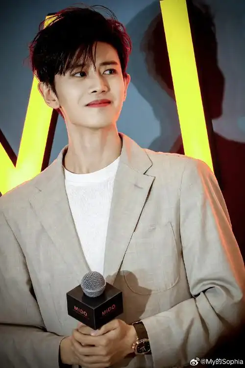 时光#的vlog任嘉伦收到全国以及海外嘉人的城市明信片最后还抽了雪乡