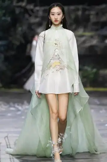 67最美国风学士服刷屏国潮服饰如何绽放新光彩