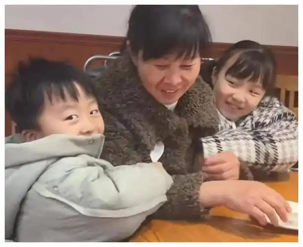 郭威老婆再度直播带货, 网友好言相劝, 妍娉品位获赞_许敏_事情_支持