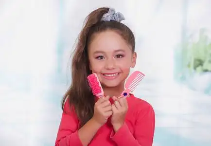 刷子和梳子图片