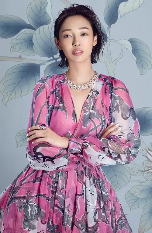 白百何杂志大片,身穿多款中国风服饰美丽动人