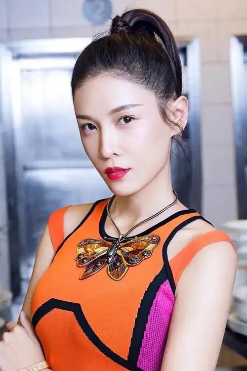 张蓝心发文暗讽专家生育理论网友姐姐真耿直没毛病