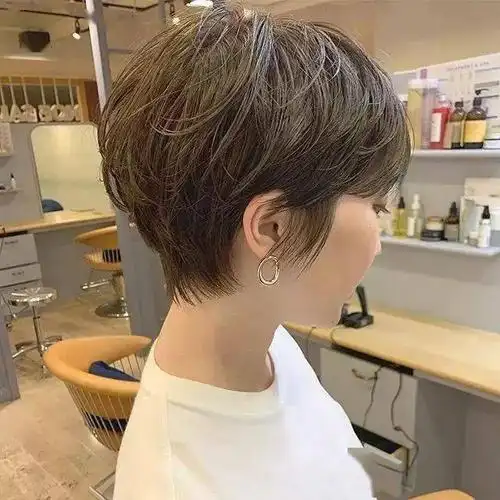 蓬松有型的纹理烫发型