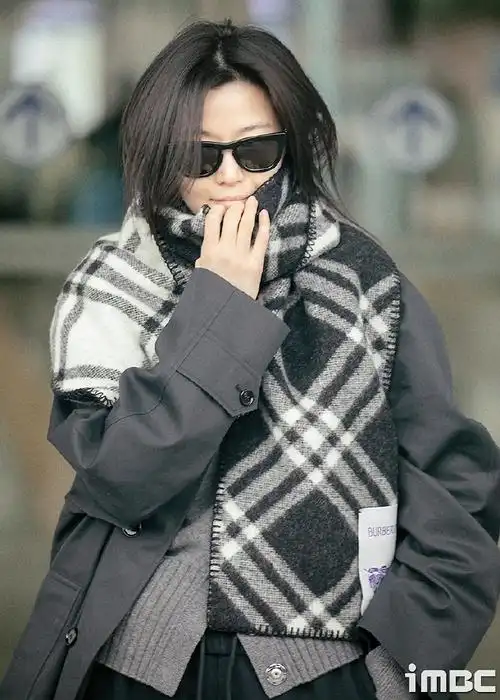 全智贤出国机场图#伦敦时装周行程全智贤机场图