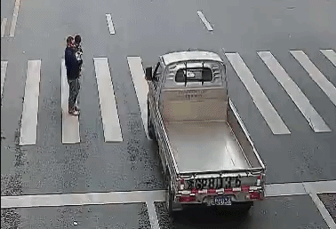 浙gsu9021不礼让黑榜为礼让的你们疯狂点赞~地点:紫薇路市棋院前车辆