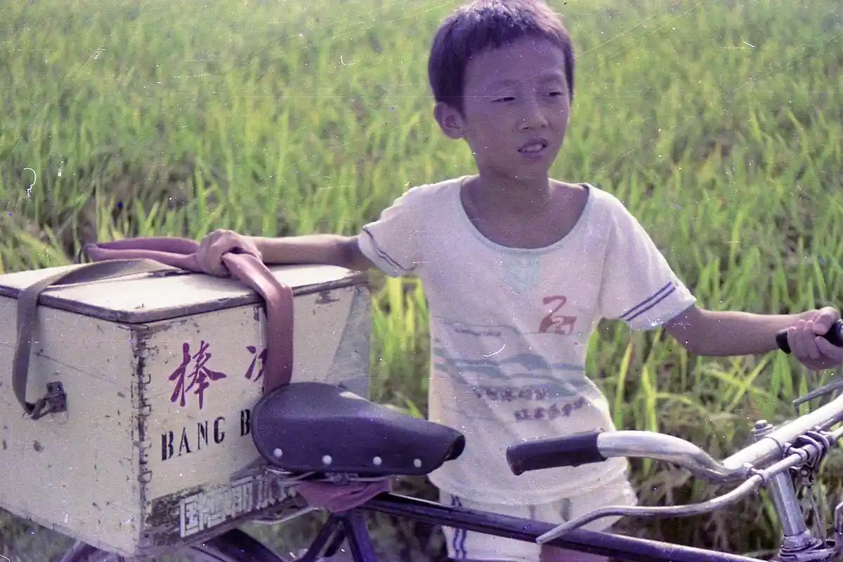 80年代走村串巷的匠人,曾靠它赚钱养家,如今很少见,满满的回忆