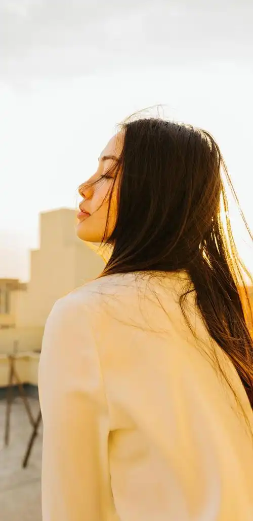 清纯气质美女迷人的侧脸