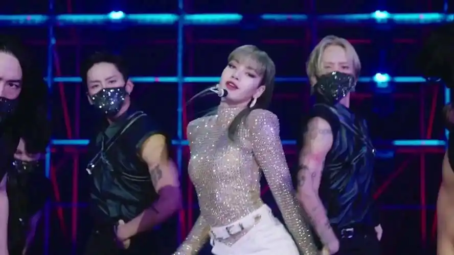 blackpink~lisa-[lalisa] solo歌曲舞台现场,霸气侧漏,金光闪闪90