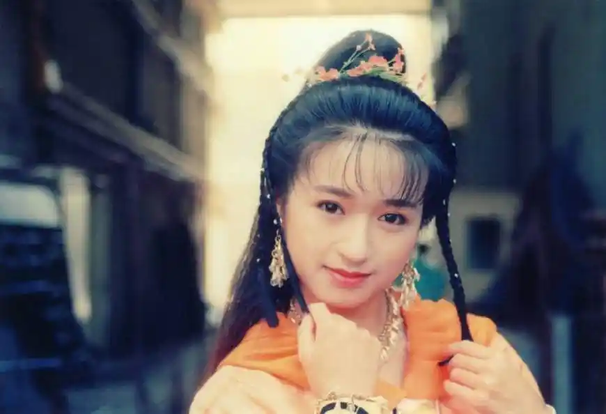 《日月神剑》,这部剧由郭晋安,张卫健,杨羚,刘玉翠等主演,讲述两兄弟