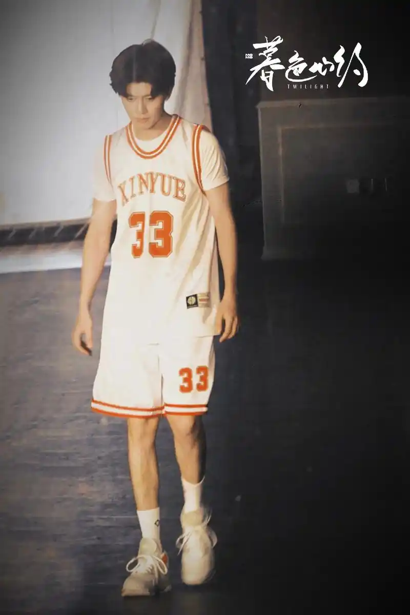 任嘉伦 啊啊啊啊啊学长!学长这身材一看就知道平时没少锻炼 - 抖音