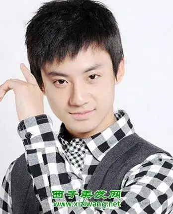 14岁男生学生发型图片