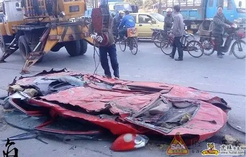 看大车如何压扁小车