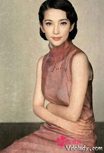 李冰冰复古发髻旗袍为40岁女人示范发型