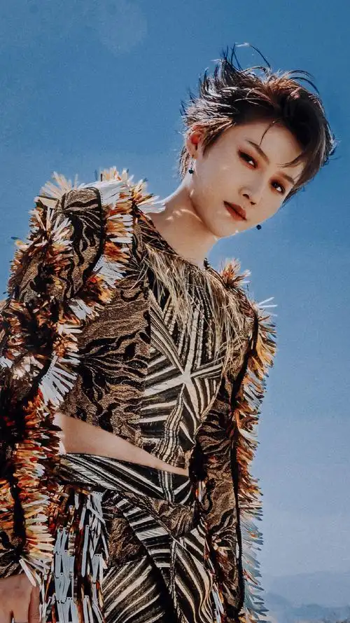 刘雨昕科切拉音乐节##刘雨昕沙漠金色战神