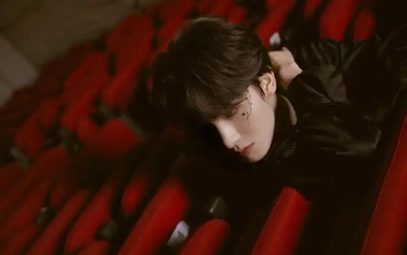 分享一组朱正廷图片给大家,图中的明星图片壁纸会点缀你的电脑桌面