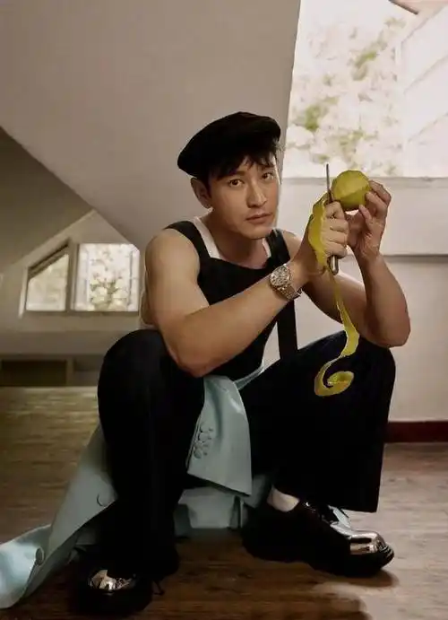 42岁黄晓明漂亮成功,登杂志身材超有型,衣品开挂帅到认不出来_时尚