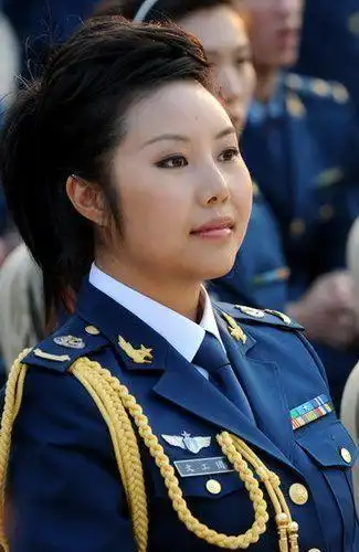 纪敏佳居然入伍了.