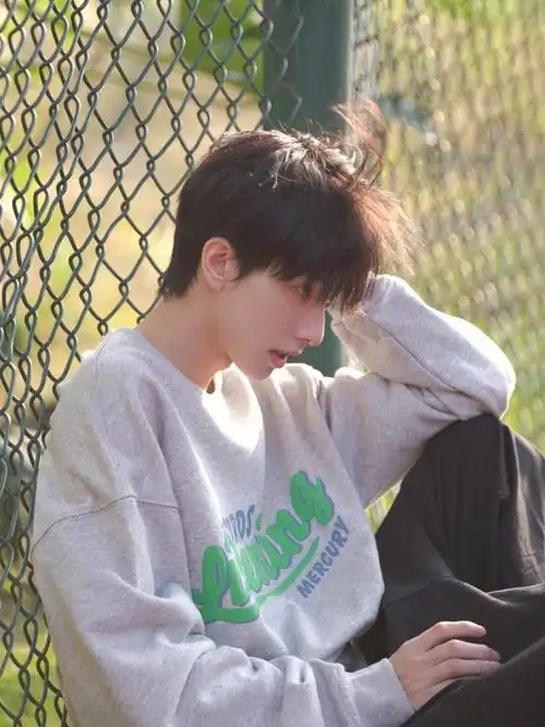 姐姐们男生这样的发型你们会喜欢吗