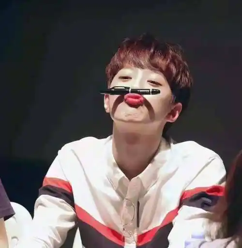 有种"隐藏撒娇"叫赖冠霖,戴上花环温柔可爱,看到嘟嘴照:小孩子无疑了!