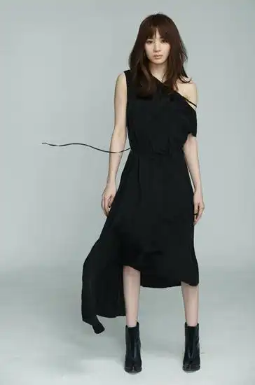 王笠人成各大新歌榜黑马与粉丝大玩街头快闪