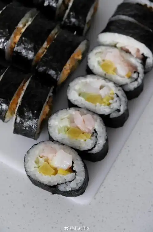 咸蛋黄肉松紫菜包饭