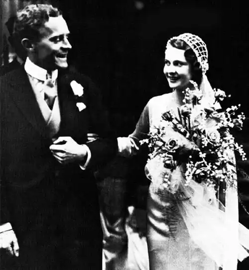 费雯与霍尔曼在西班牙圣詹姆斯天主教堂举行婚礼时