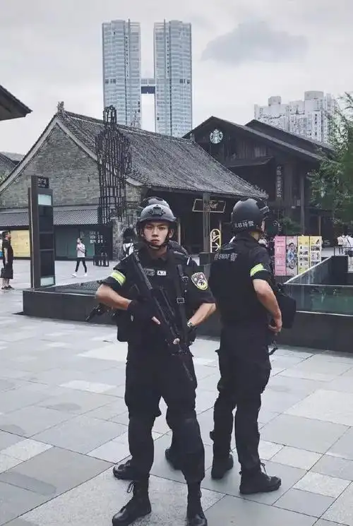 90 后中国特警,又帅又温柔,3 亿女生在线喊老公!