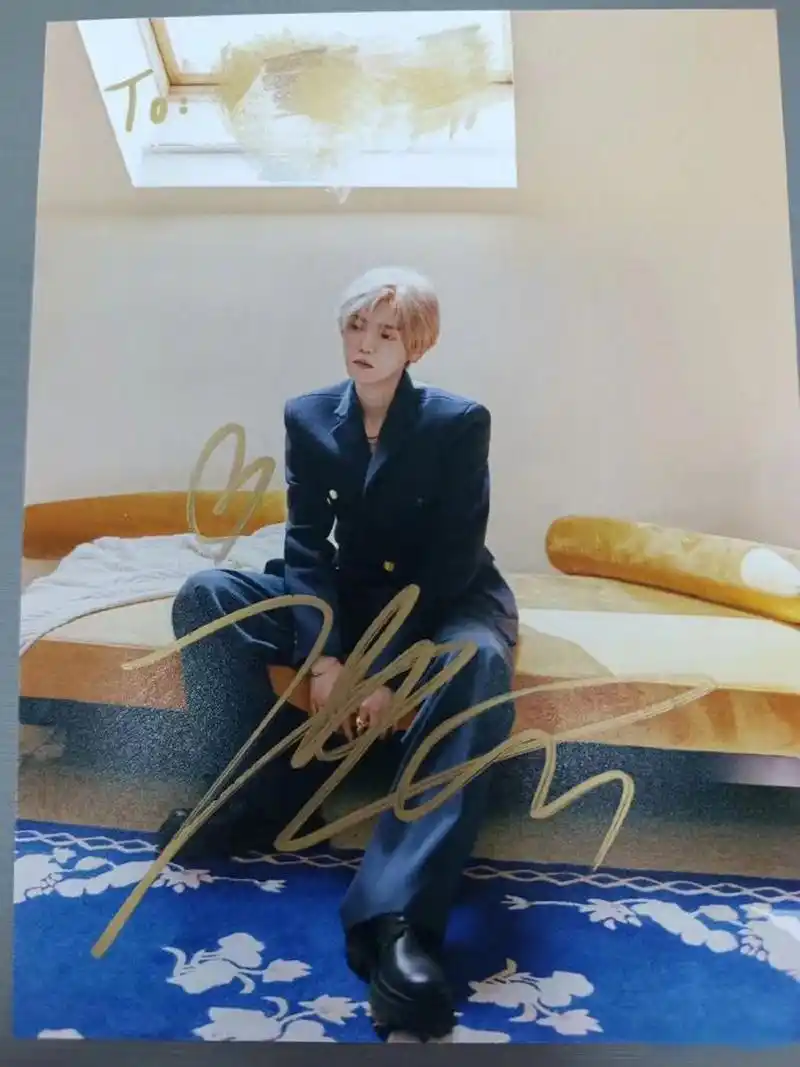 表妹唯二的娱乐圈人脉@马天宇 拿到鹿晗to签了,这人脉我也想要啊,谢谢