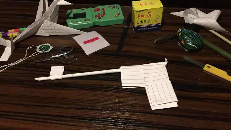 回忆杀!80,90后的童年都玩过这种纸枪,你还会做吗?