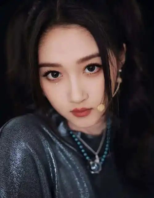 娱乐快讯二十条:王一博杨紫成毅肖战张艺兴胡歌张杰白鹿张颂文等_表演