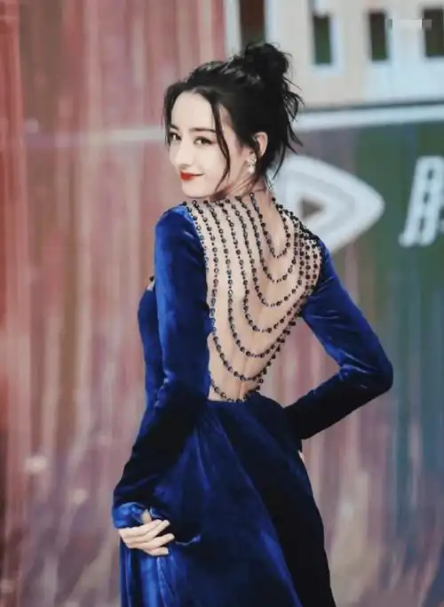 原创迪丽热巴走哪捂哪太做作看到她生活照终于理解她的难处了