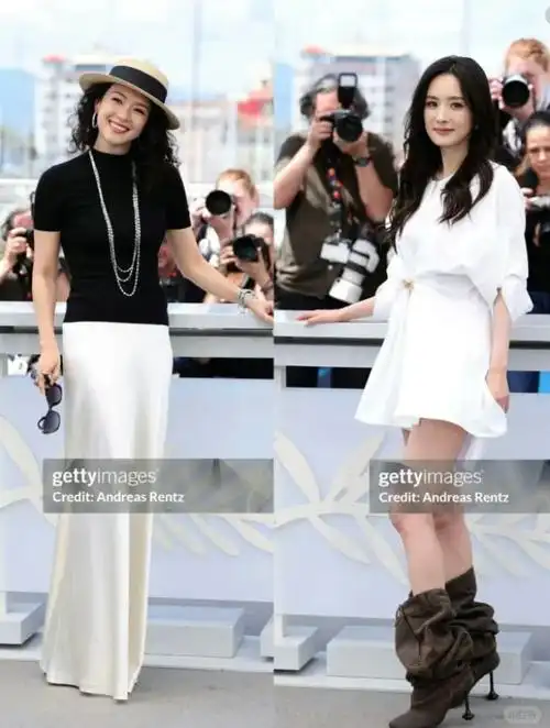 章子怡戛纳第5套造型太美了!黑衣白裙俏皮优雅,杨幂穿了个啥?