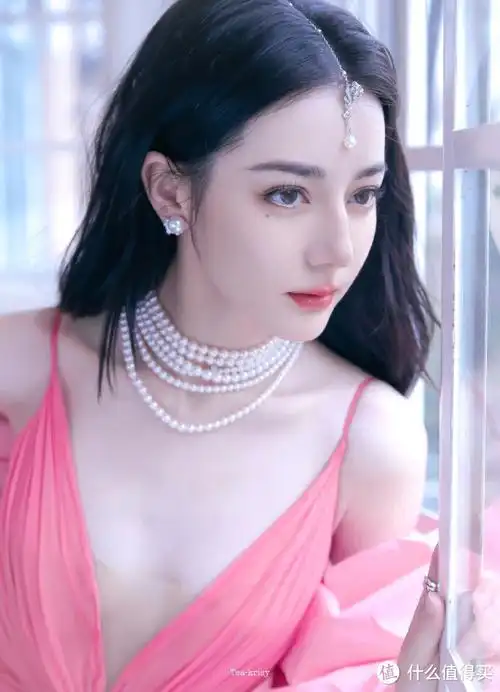 美神降临,超越热巴的只有下一场红毯上的热巴!